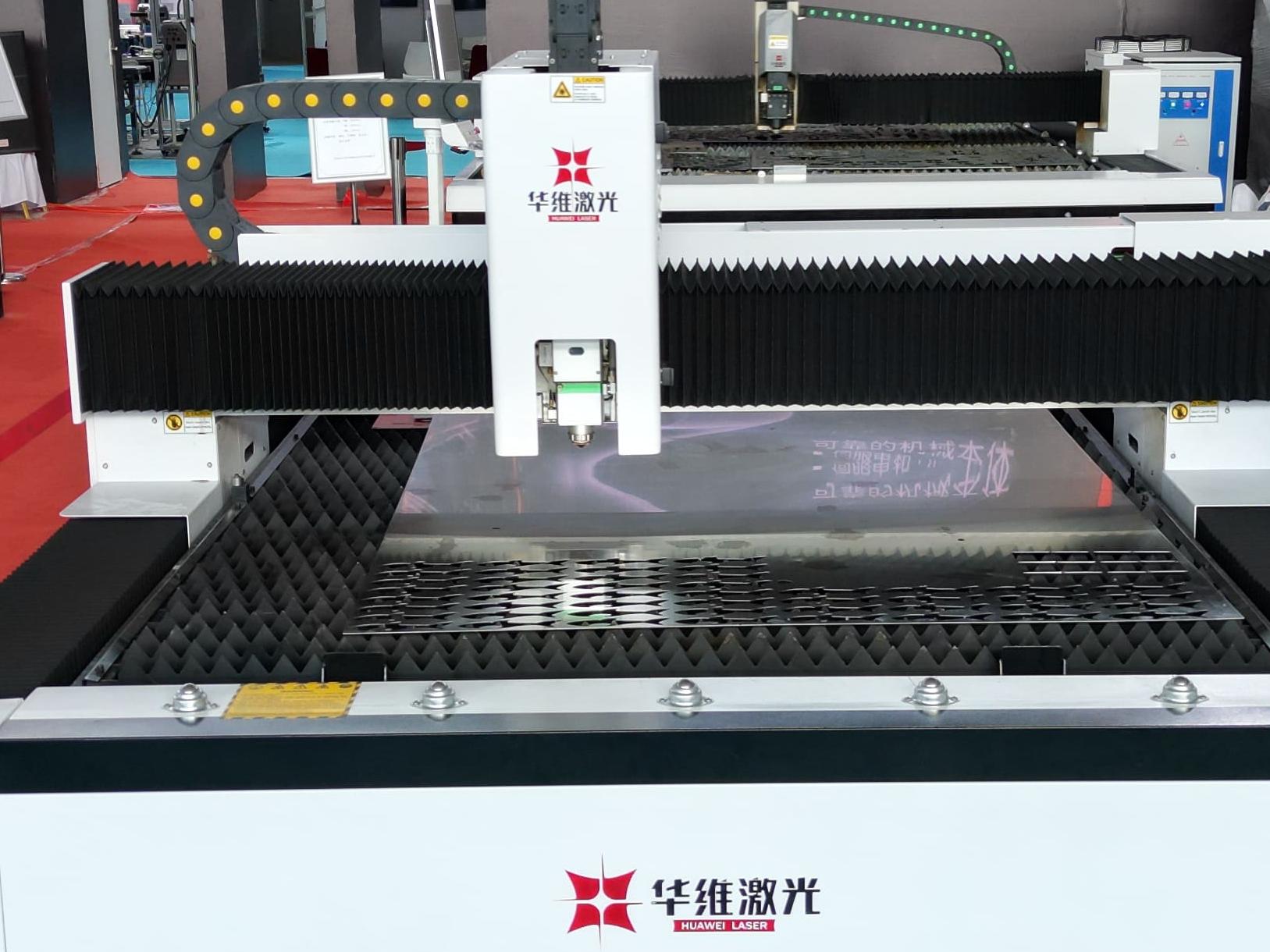 Análisis de costos operativos de la máquina de corte con láser de fibra