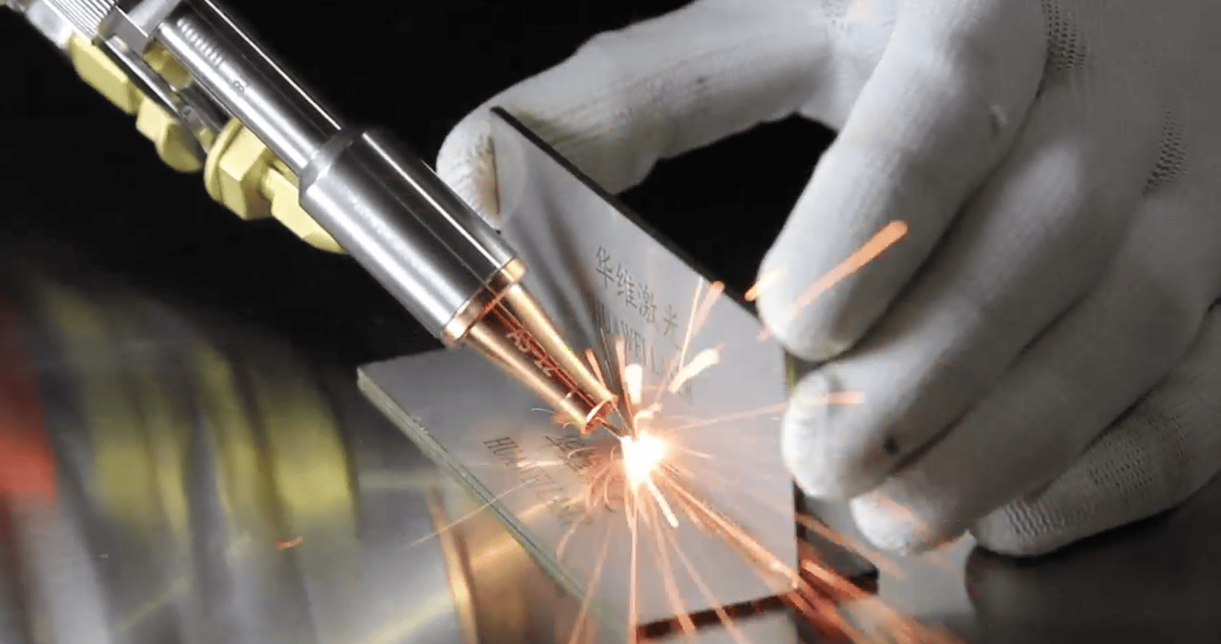 ¿Cómo es el efecto de la máquina de soldadura láser de mano 4 en 1 en las costuras de soldadura de limpieza?